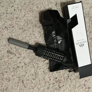 Raincry volume hairbrush(New/never used)